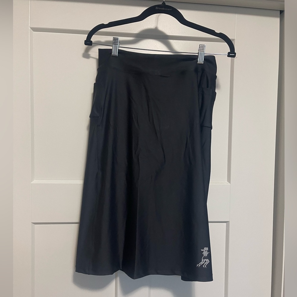 Black RUNNING SKIRT brand athletic skirt. Built in shorts & side pockets.